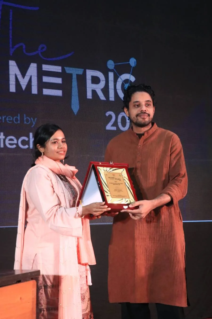Giash Shaheen receiving The Metric award